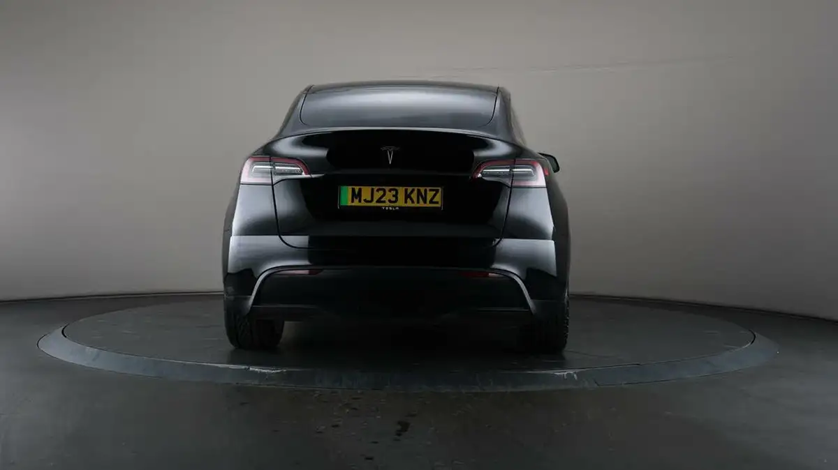 2023-tesla-model-y-e-rwd-big-6