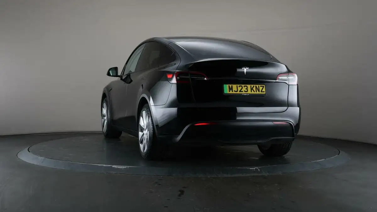 2023-tesla-model-y-e-rwd-big-48