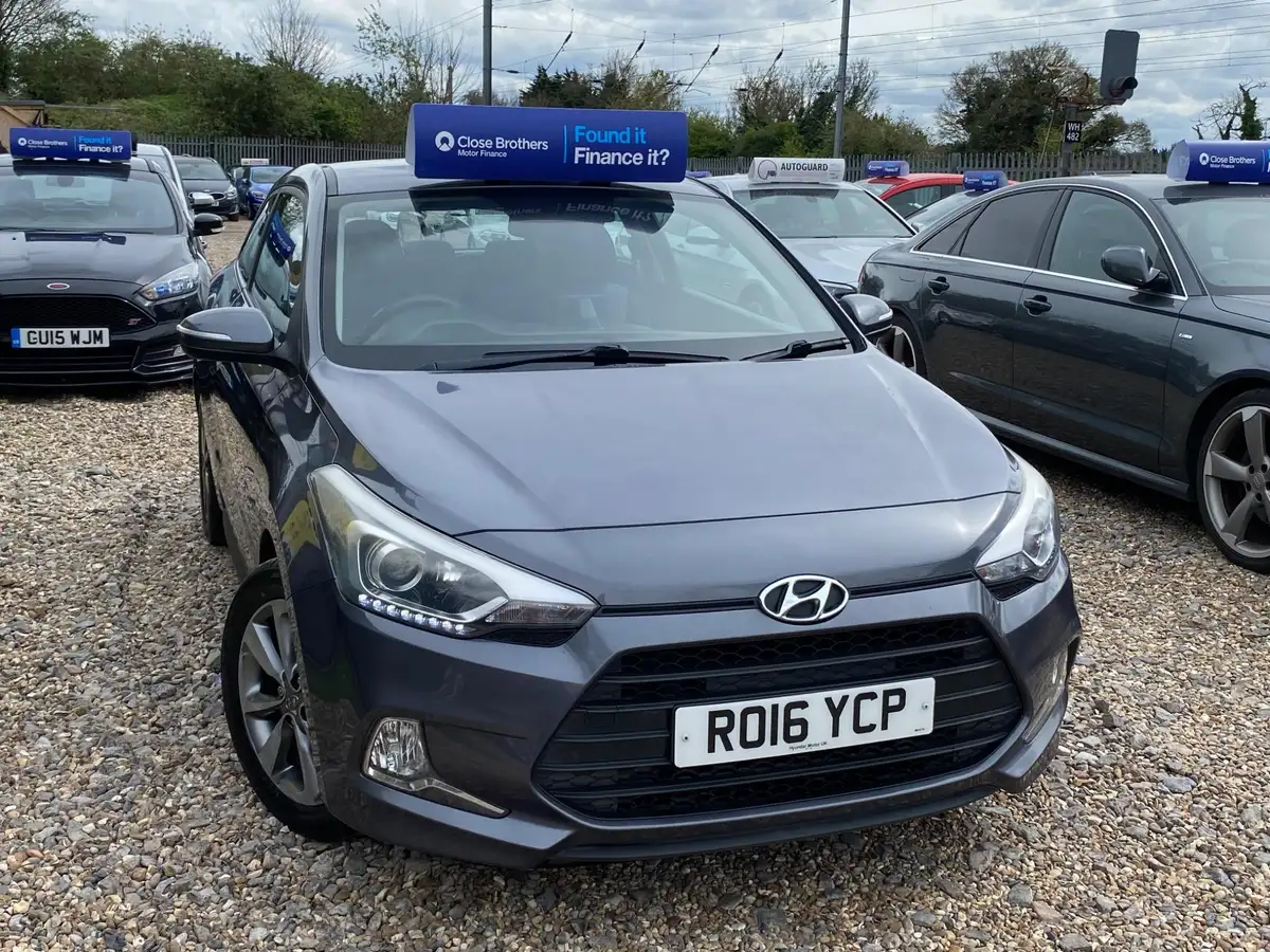2016-hyundai-i20-12-se-coupe-3d-big-1