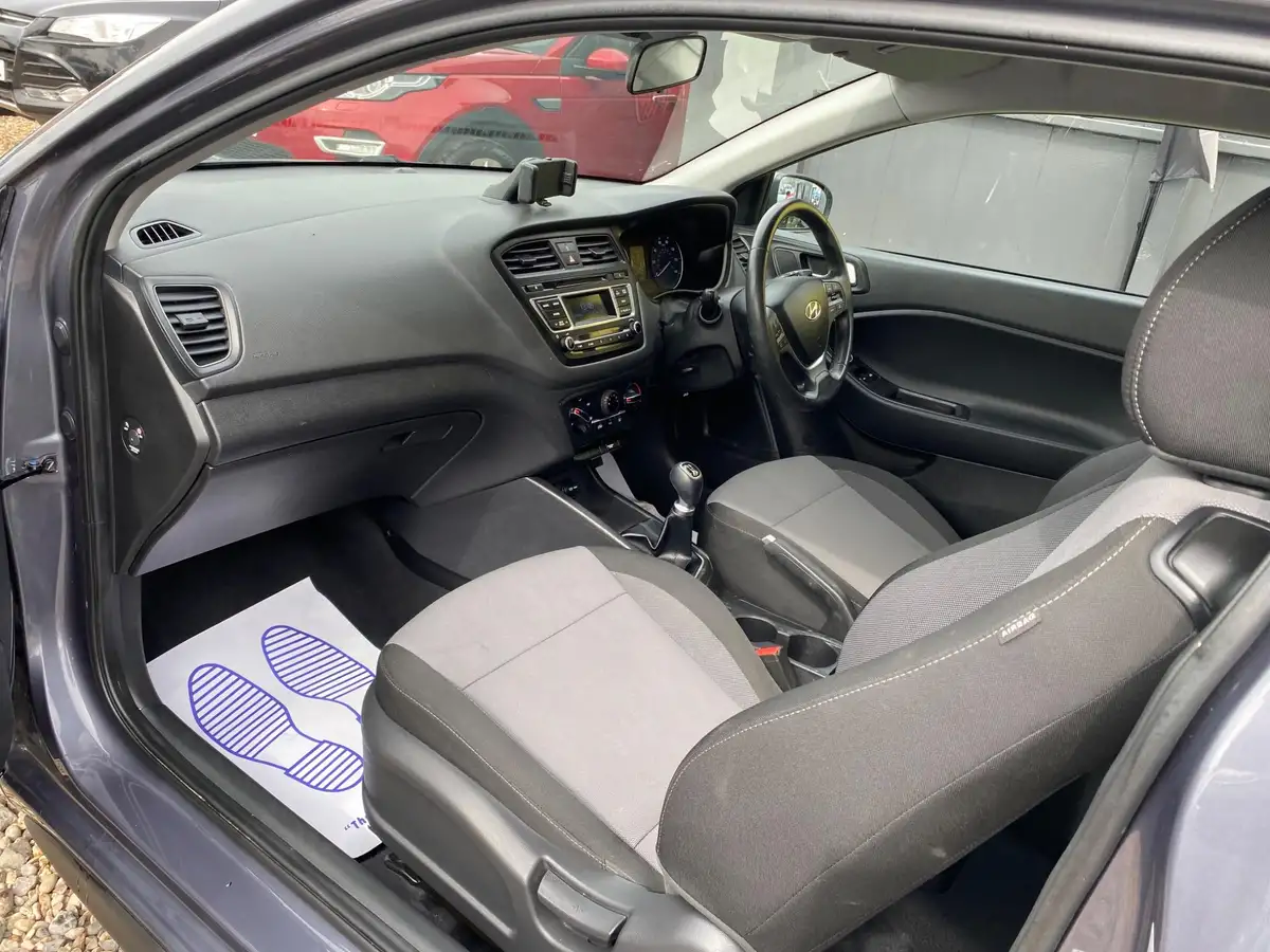 2016-hyundai-i20-12-se-coupe-3d-big-20