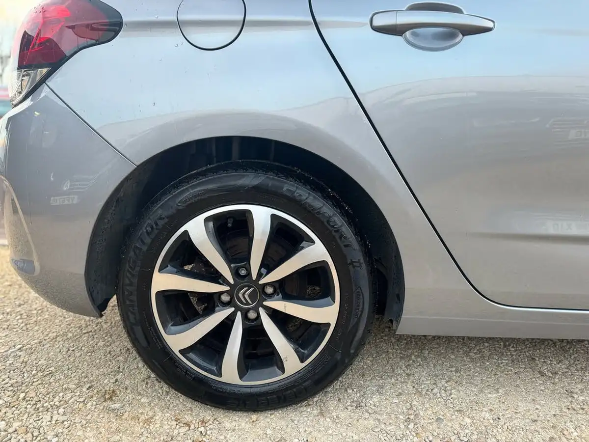 2017-citroen-c4-16bluehdi-edition-big-18