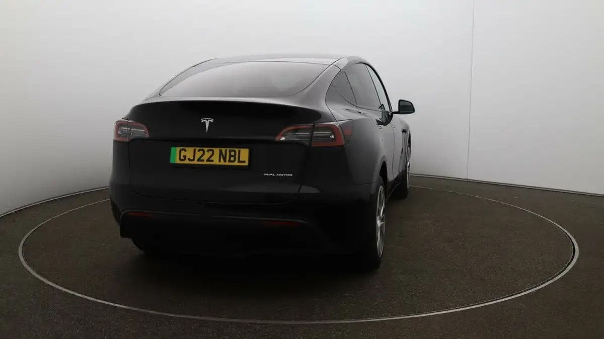 2022-tesla-model-y-e-long-range-big-48