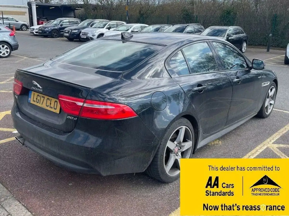 2017-jaguar-xe-20d-r-sport-180ps-1999cc-auto-big-7
