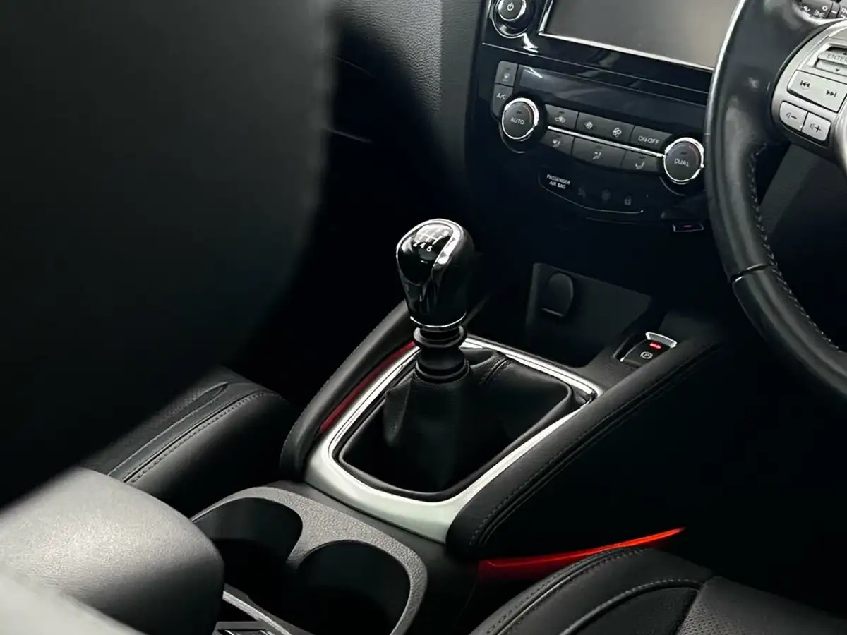 2017-nissan-qashqai-12-dig-t-tekna-big-39