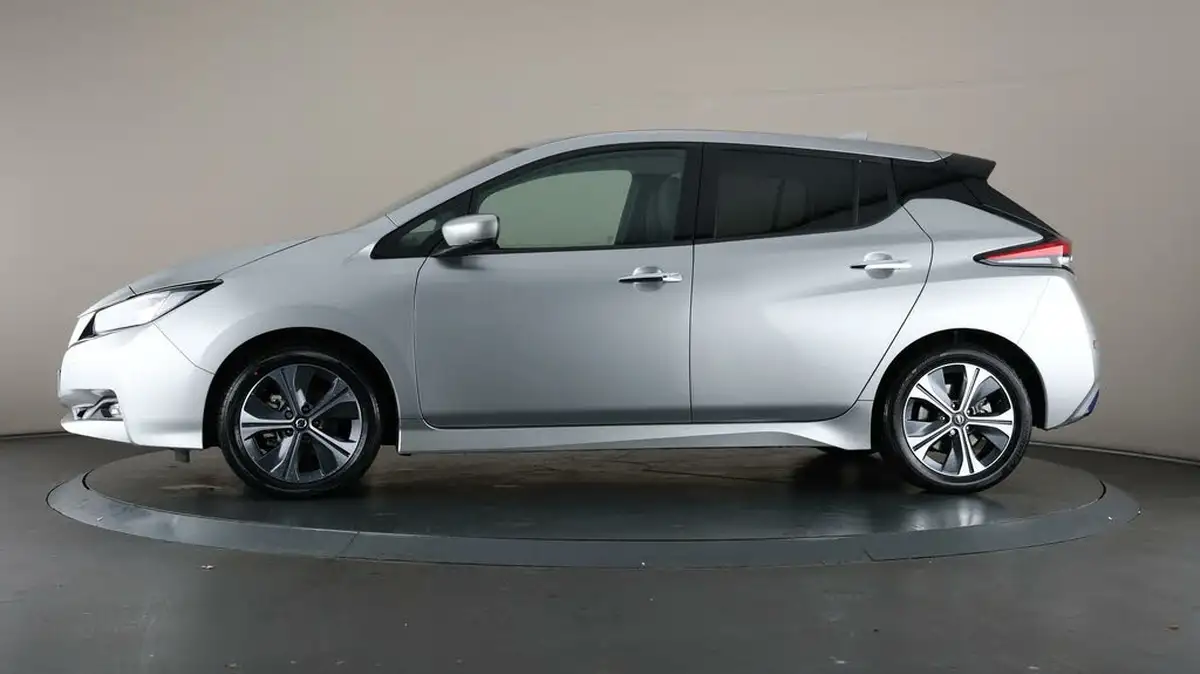2021-nissan-leaf-e-tekna-big-32