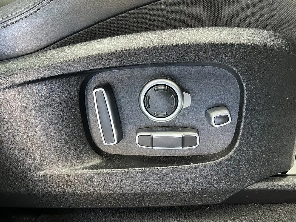 2021-jaguar-f-pace-20-d200-hse-mhev-big-10
