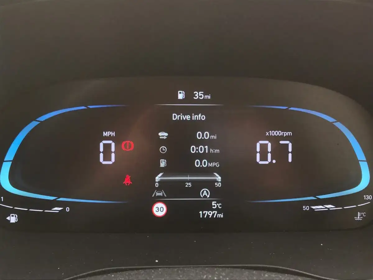 2025-hyundai-i10-12-premium-79ps-big-13