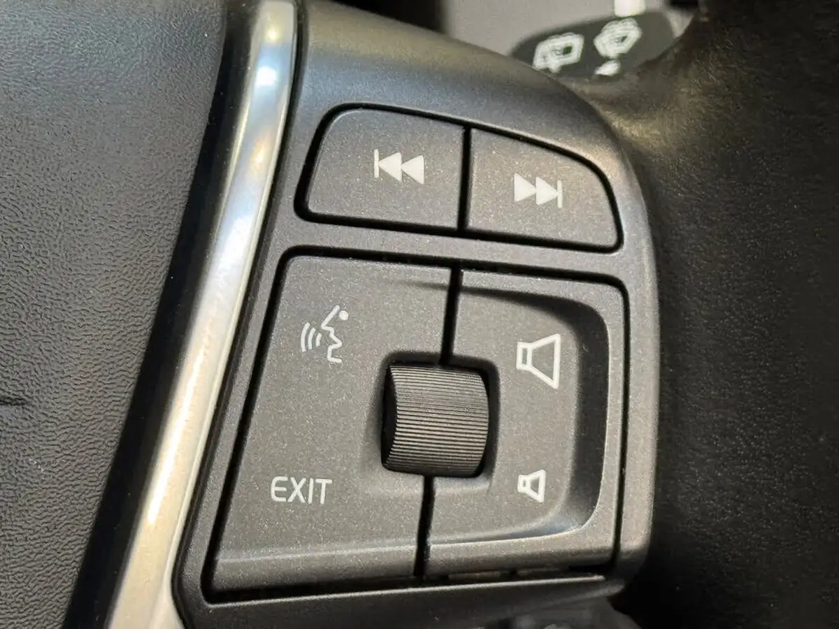 2016-volvo-xc60-20td-d4-se-nav-geartronic-big-20