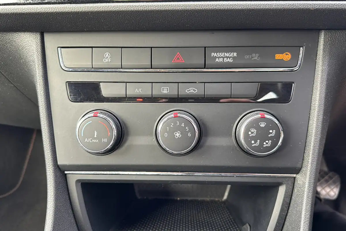 2014-seat-leon-16tdi-se-tech-pack-cr-105ps-ss-hatchback-5d-big-14