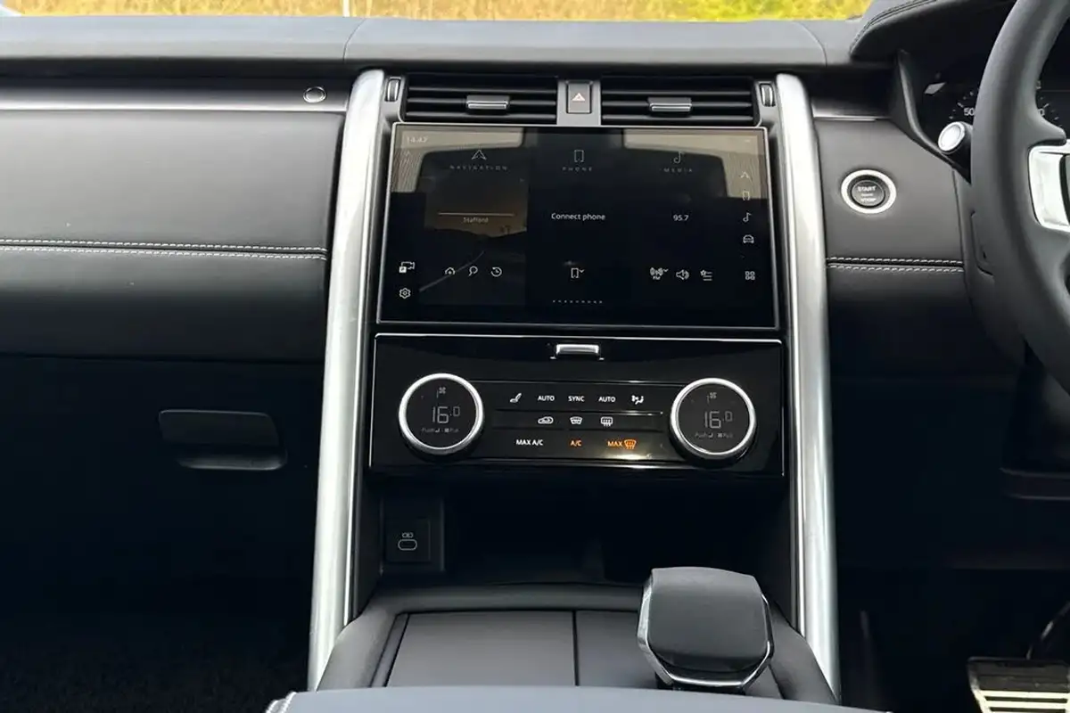 2024-land-rover-discovery-30-d300-metropolitan-edition-big-14