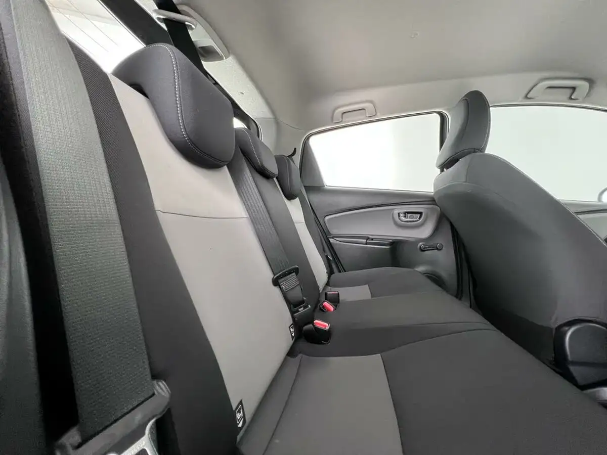 2019-toyota-yaris-15-vvt-i-icon-tech-111bhp-1496cc-cvt-big-13