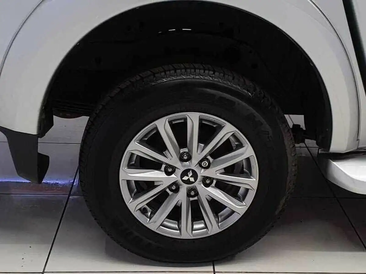 2019-mitsubishi-l200-24di-d-barbarian-eu6b-auto-big-6