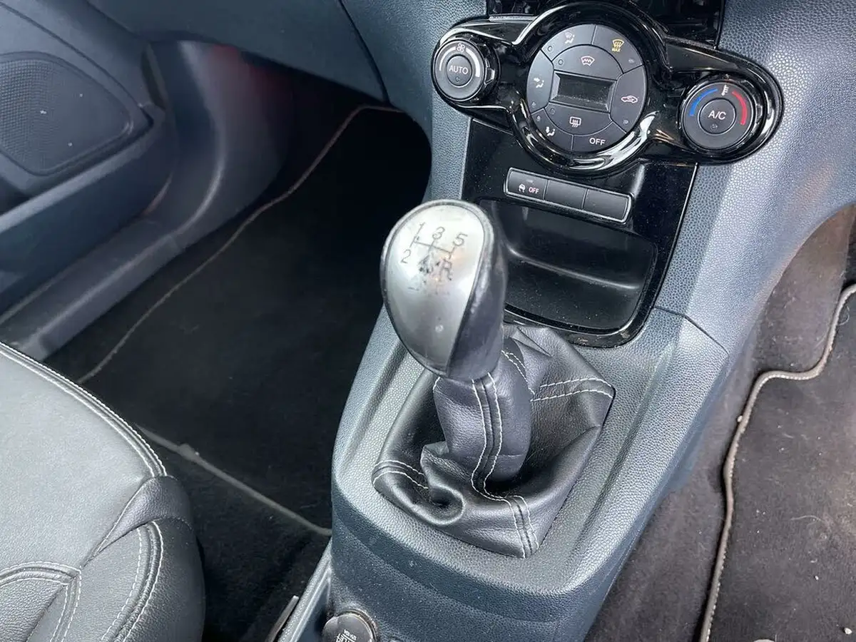 2012-ford-fiesta-16-metal-big-28