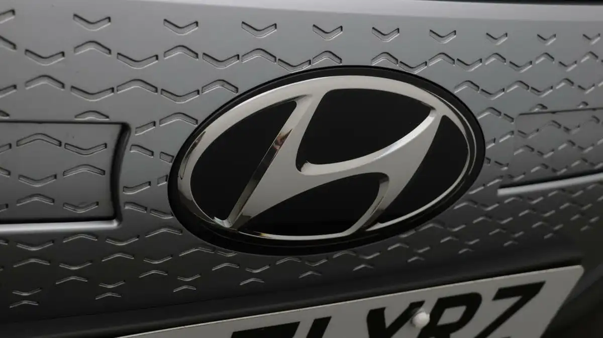 2022-hyundai-ioniq-e-premium-electric-big-23