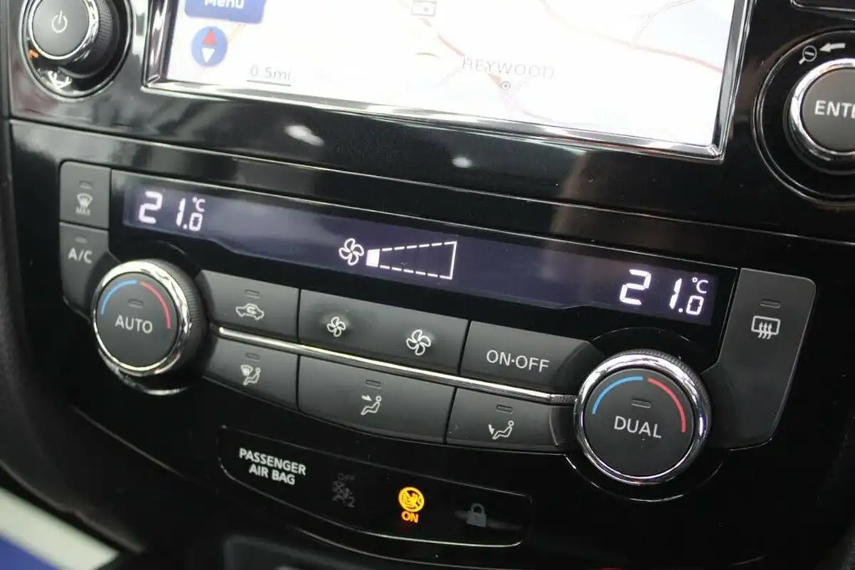 2015-nissan-qashqai-15dci-n-tec-big-32