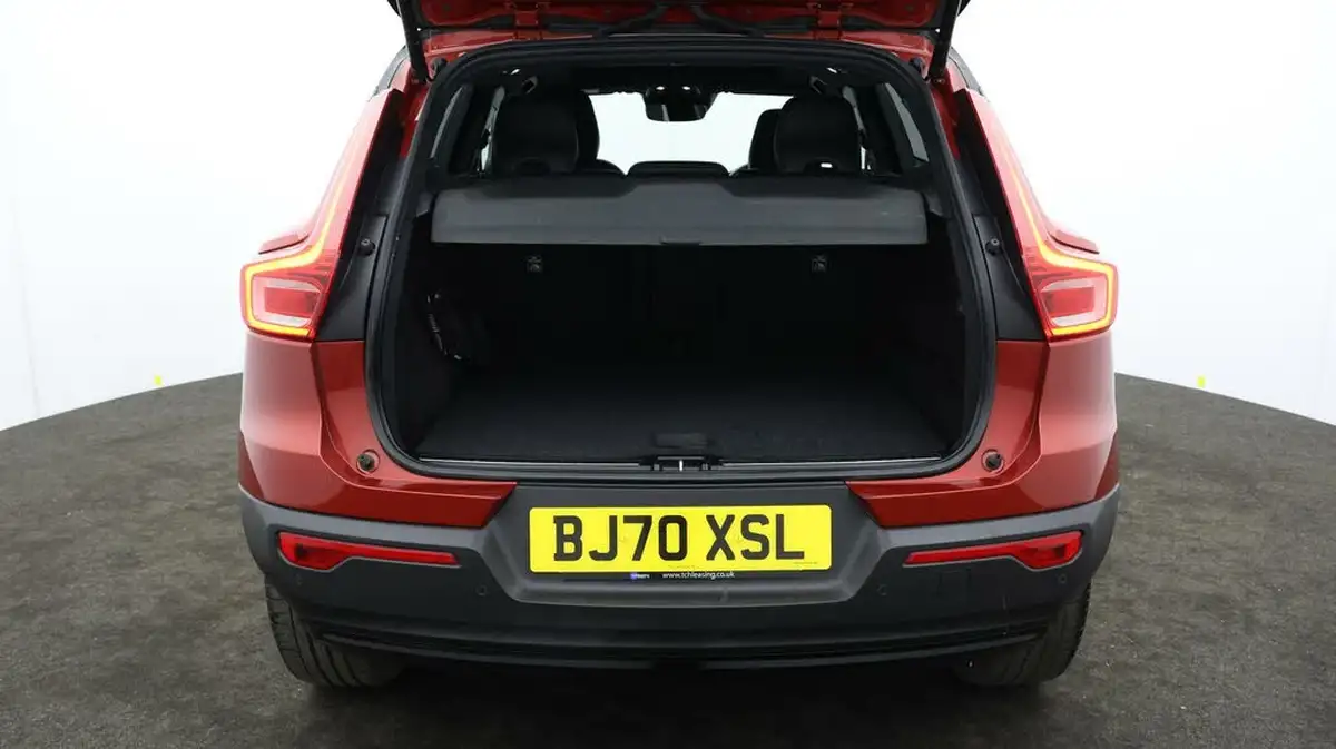 2020-volvo-xc40-15-t3-r-design-big-16