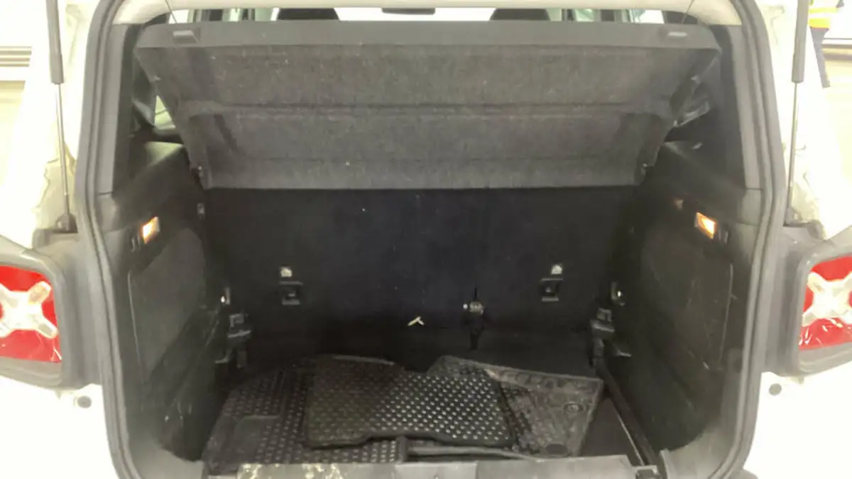 2015-jeep-renegade-14-longitude-big-6