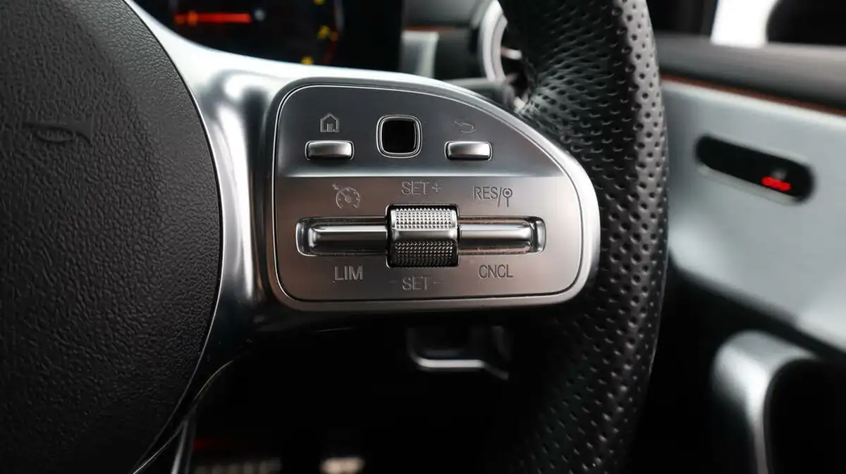 2022-mercedes-benz-a-class-13-a200-amg-line-premium-plus-edition-hatchback-5d-7g-dct-big-26