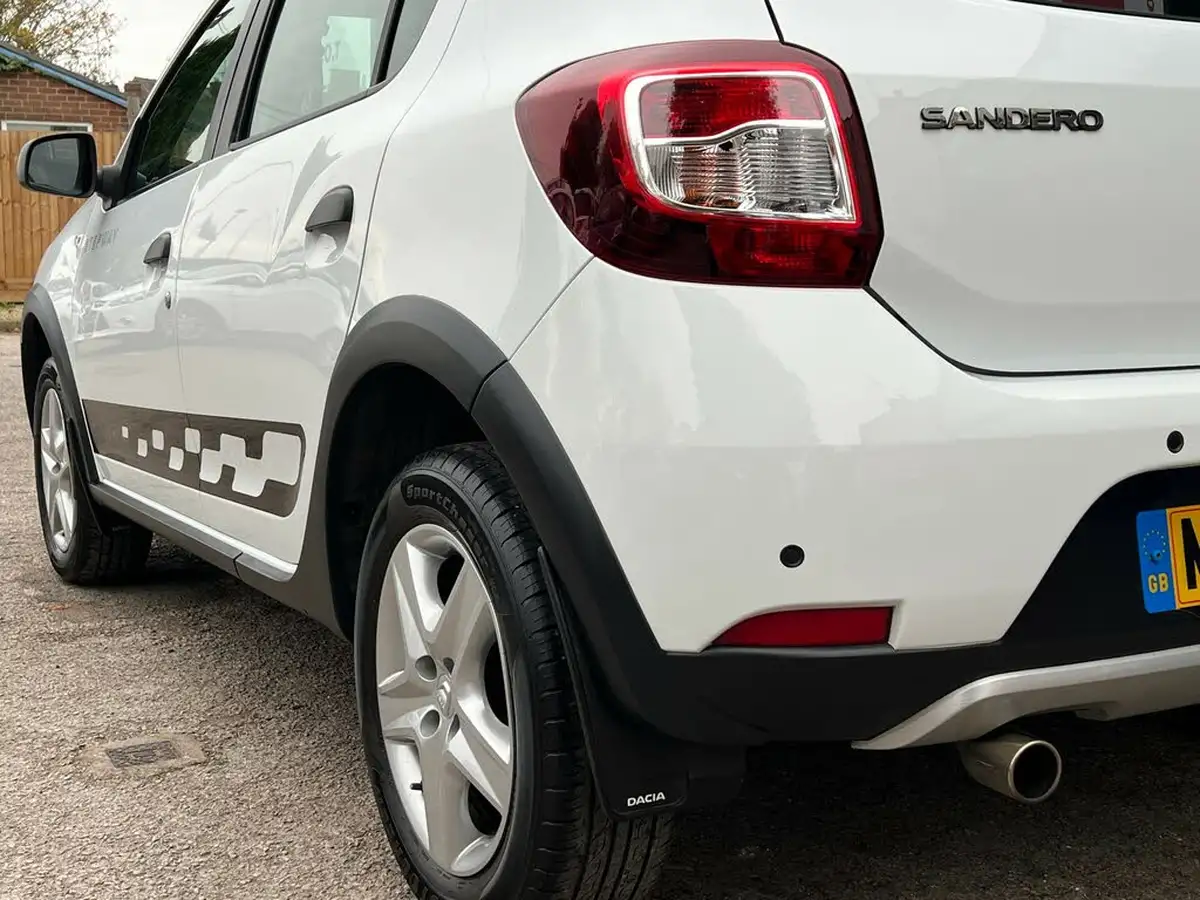 2014-dacia-sandero-stepway-15d-laureate-big-46