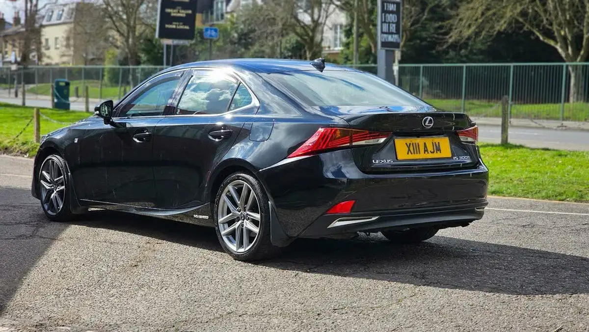 2020-lexus-is-300h-25-f-sport-big-5