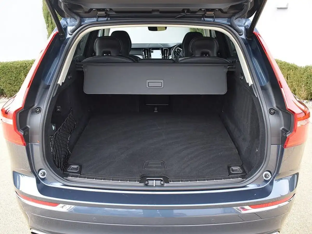 2021-volvo-xc60-20-t6-inscription-340bhp-big-27