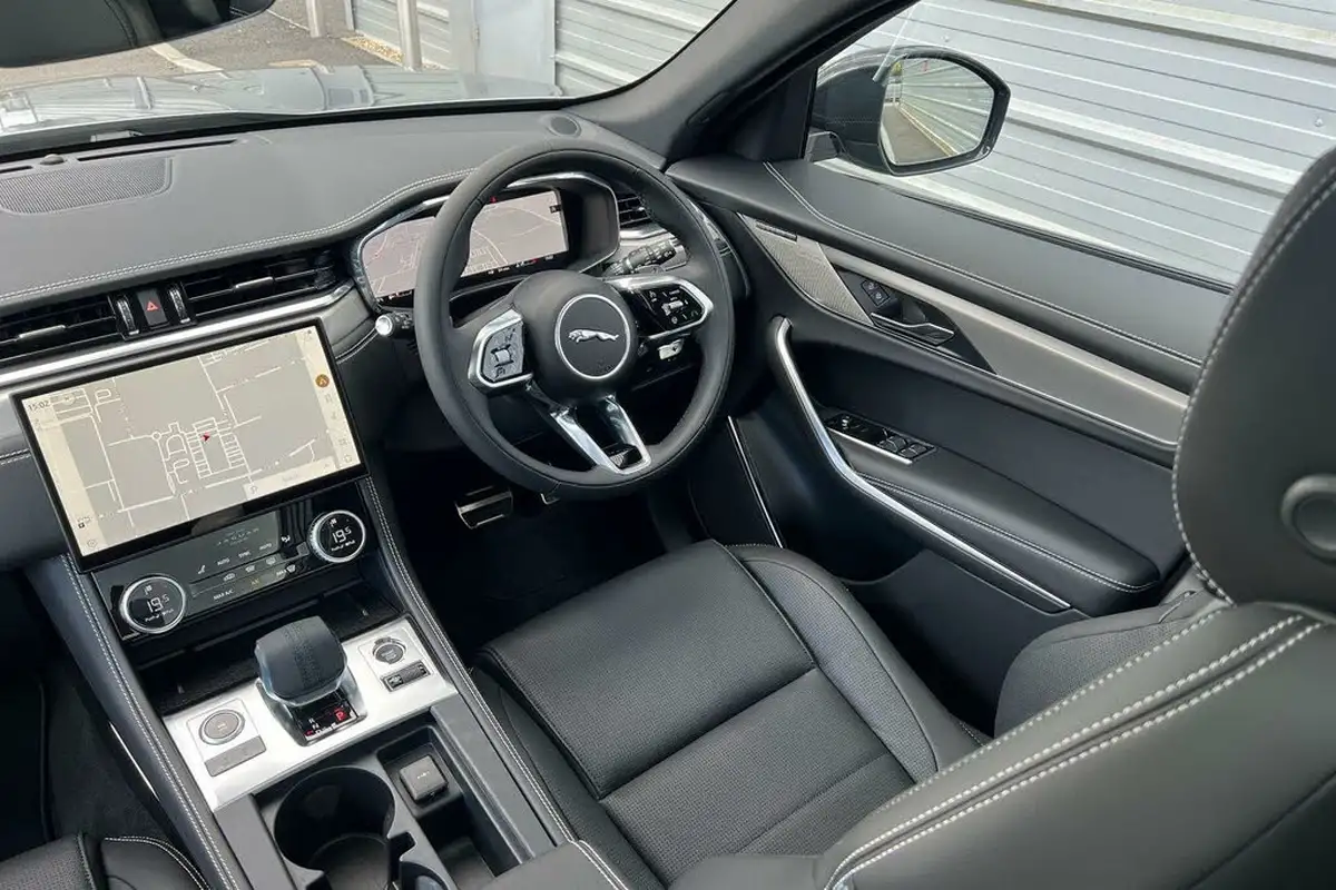 2024-jaguar-f-pace-20-d200-r-dynamic-se-black-90th-anniversary-edition-big-24