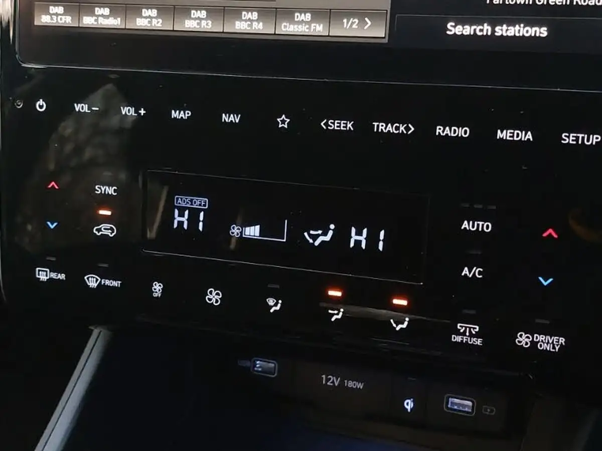 2023-hyundai-tucson-16-t-gdi-premium-265ps-4wd-phev-auto-big-10