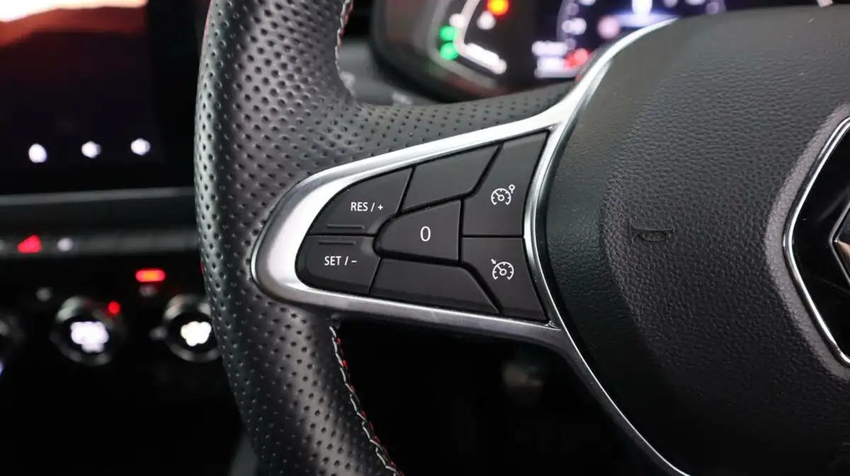 2021-renault-clio-10-tce-rs-line-90ps-big-21