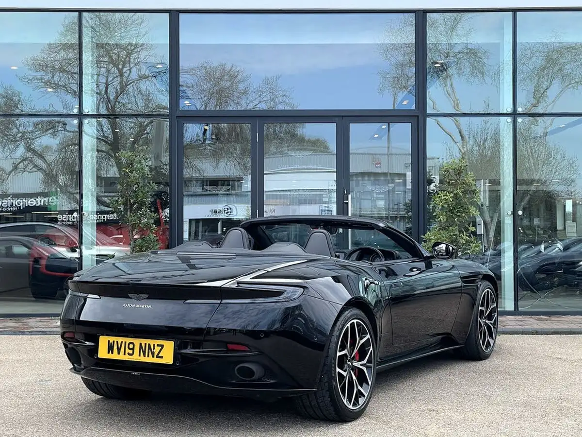 2019-aston-martin-db11-40-v8-big-17