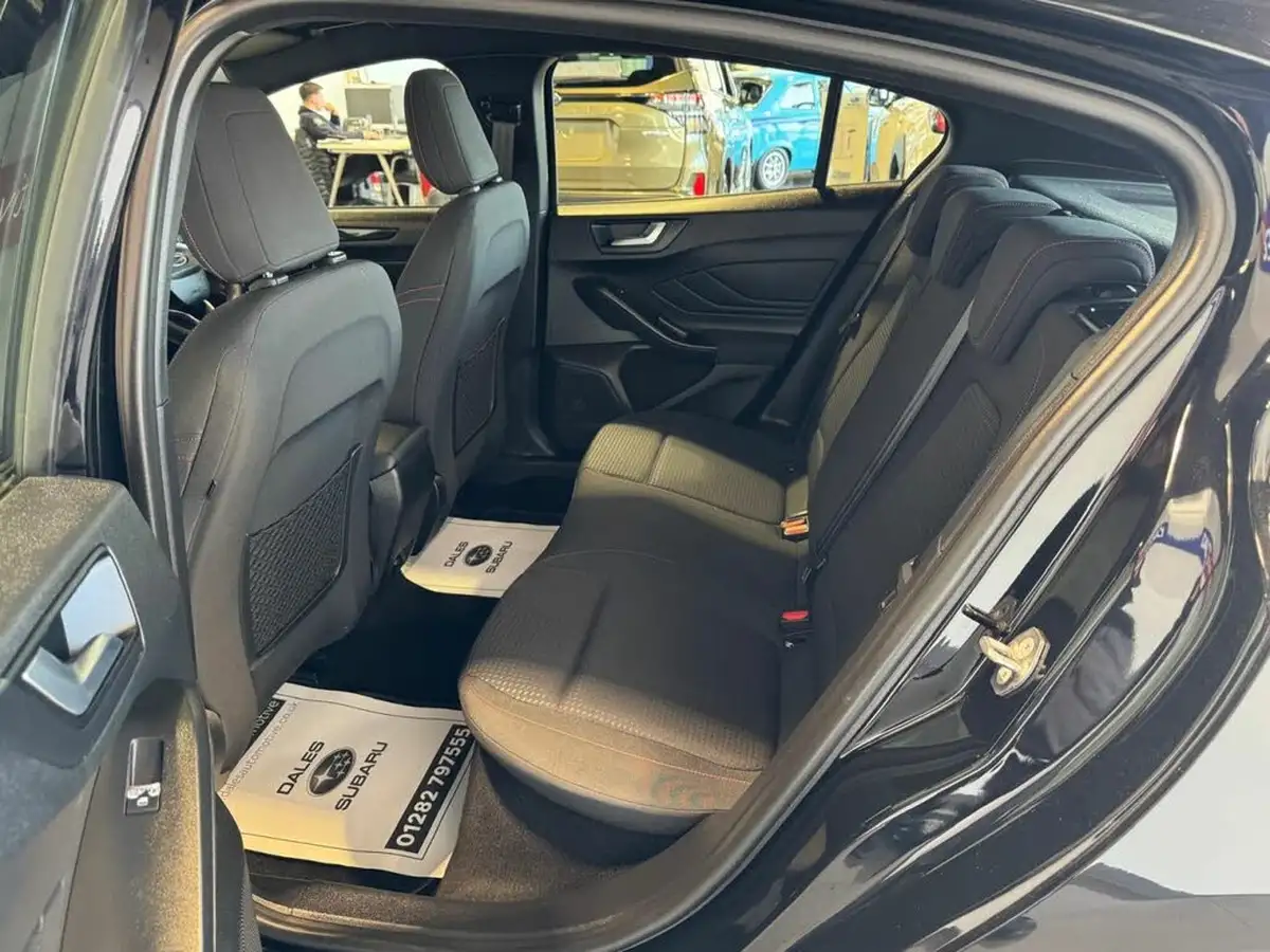 2019-ford-focus-15t-st-line-hatchback-big-28