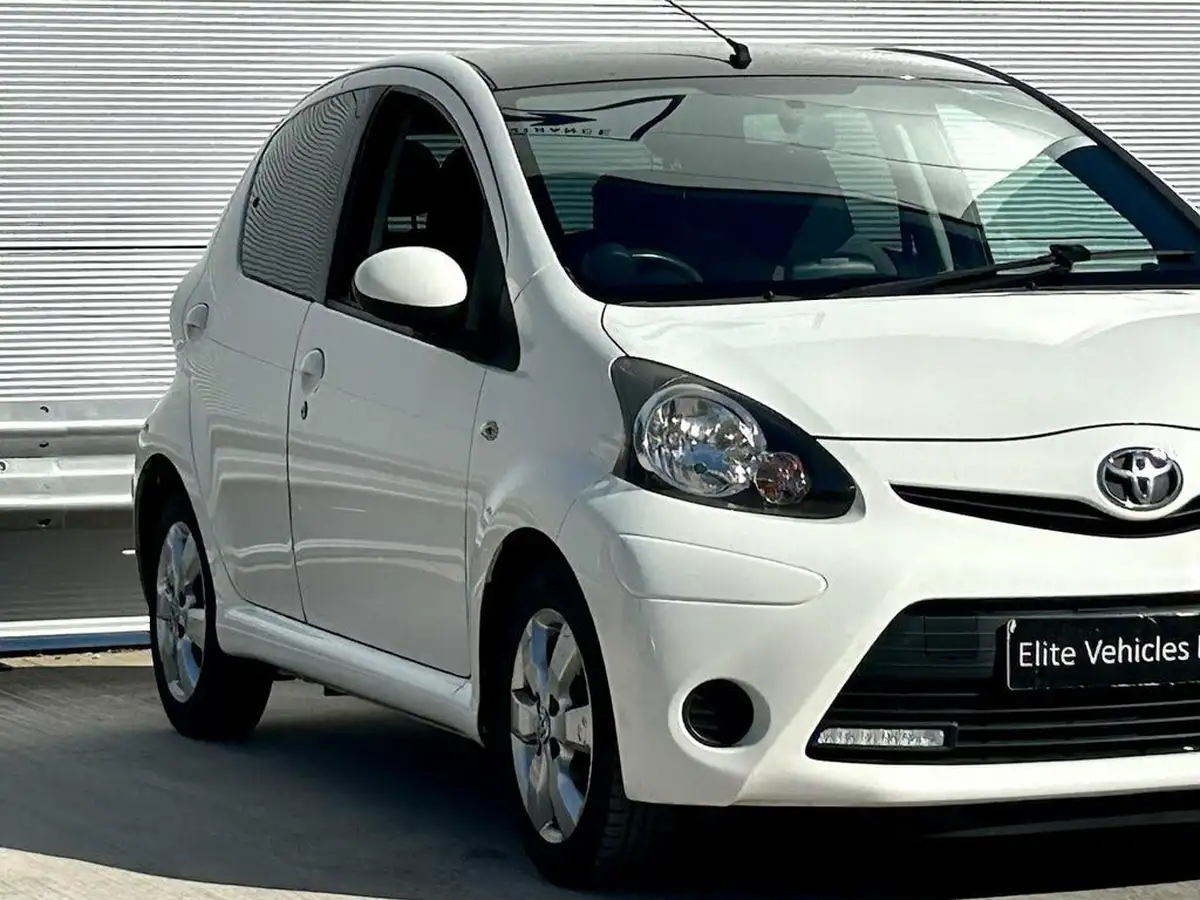 2014-toyota-aygo-10-move-style-5d-big-5
