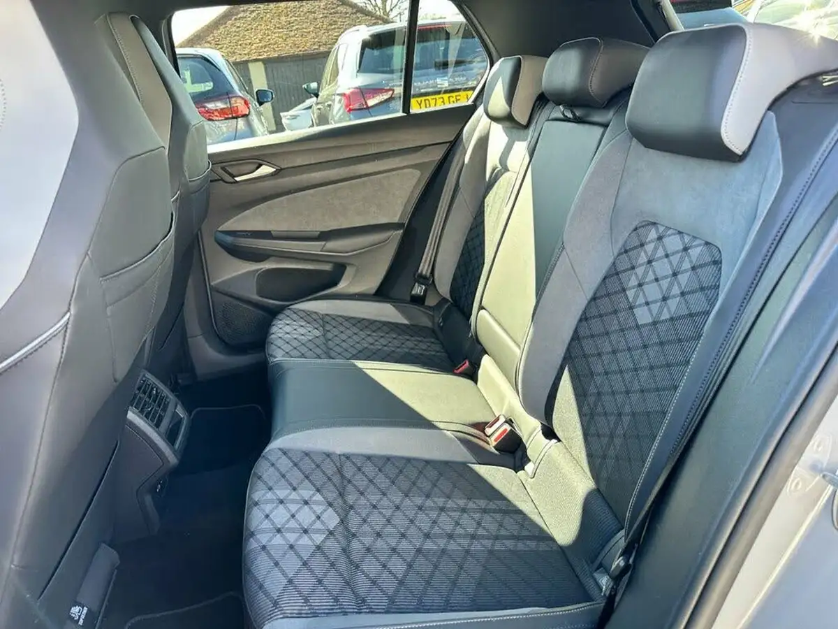 2021-volkswagen-golf-15-etsi-r-line-150ps-hatchback-big-29