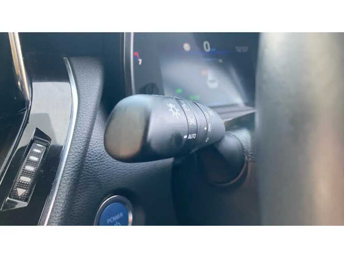 2022-toyota-corolla-18-vvt-i-icon-tech-spare-wheel-touring-sports-5d-big-30