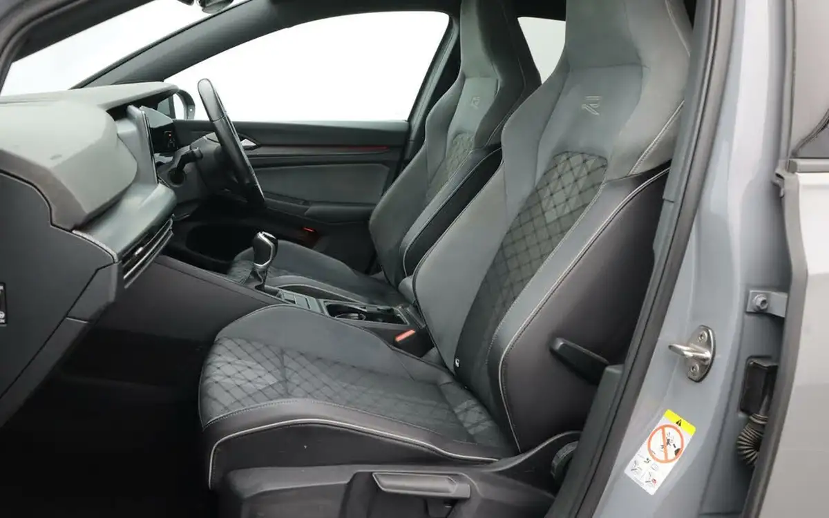 2021-volkswagen-golf-15-tsi-r-line-150ps-hatchback-big-14