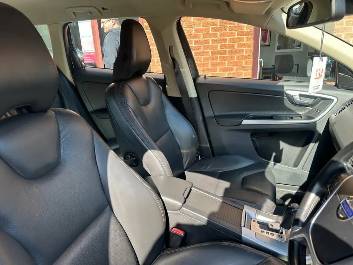 2011-volvo-xc60-24td-d5-se-lux-premium-215bhp-geartronic-big-14
