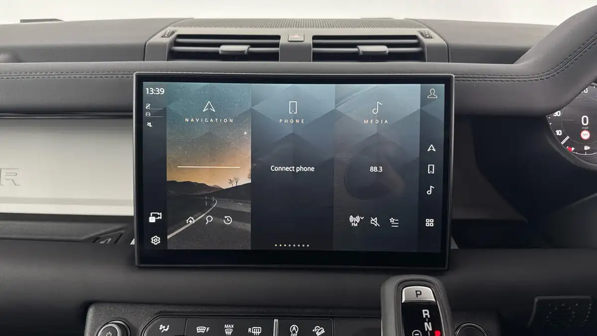 2025-land-rover-90-defender-30-d250-hard-top-s-90-big-11