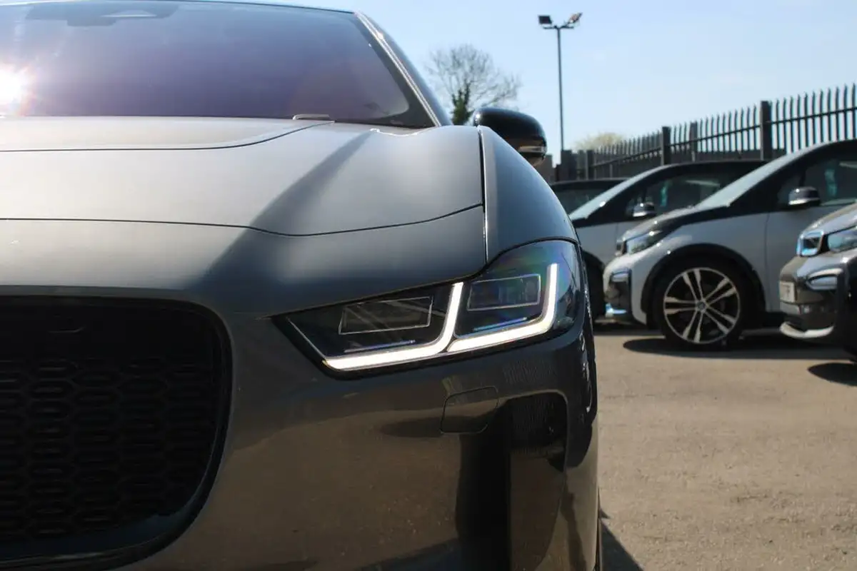 2022-jaguar-i-pace-ev400-hse-black-big-26
