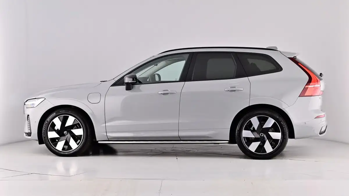 2024-volvo-xc60-20-t8-ultimate-dark-big-64