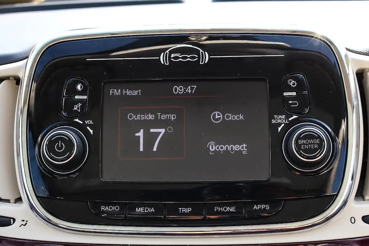 2016-fiat-500-12-lounge-dualogic-big-23