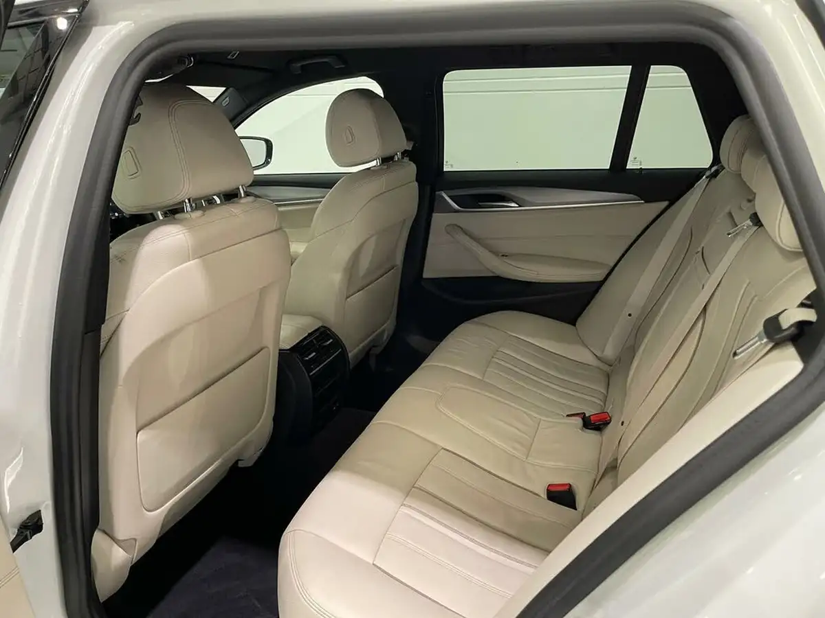 2019-bmw-5-series-big-35