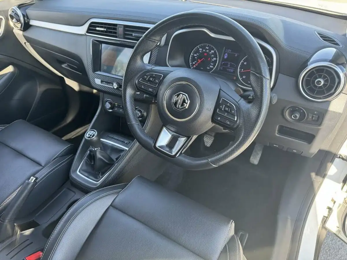 2020-mg-zs-suv-15-vti-tech-exclusive-106ps-big-9