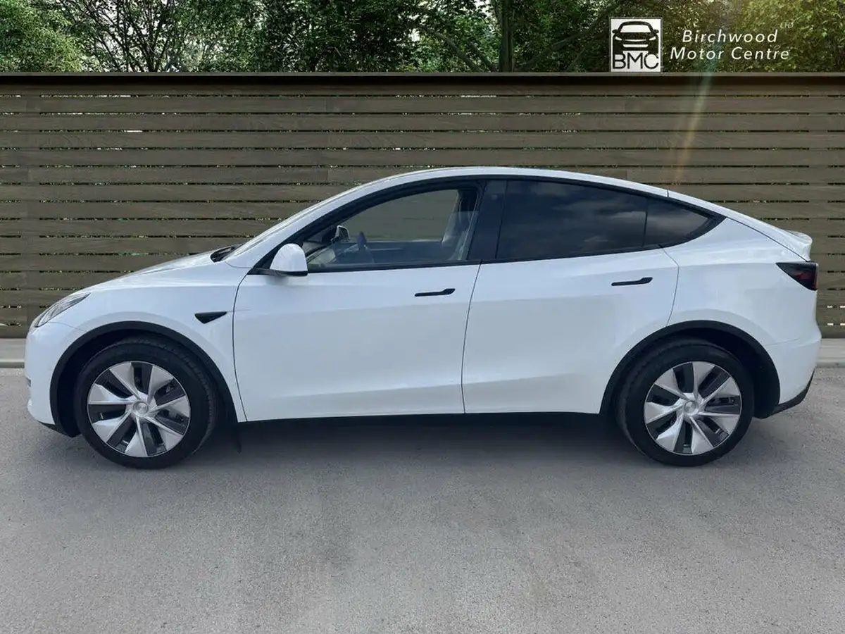 2022-tesla-model-y-e-long-range-big-3