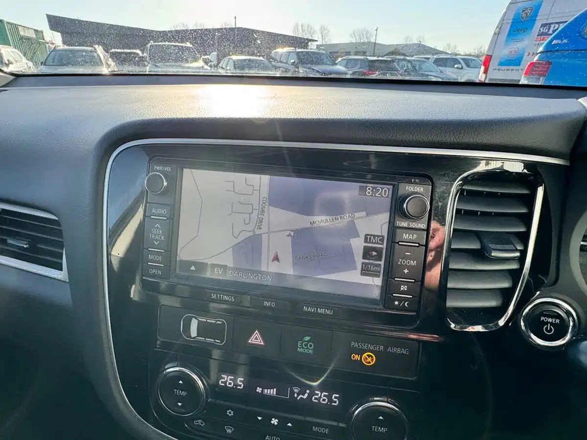 2015-mitsubishi-outlander-20-gx4h-phev-big-36