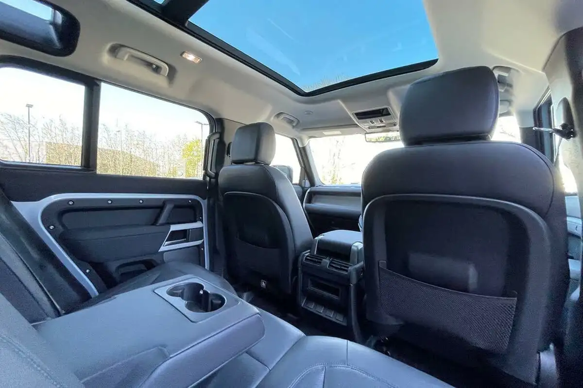 2022-land-rover-110-defender-30-d250-xs-edition-big-48