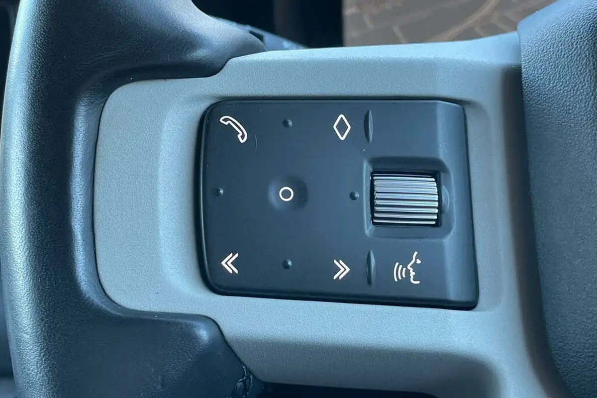 2022-land-rover-110-defender-30-d250-xs-edition-big-25