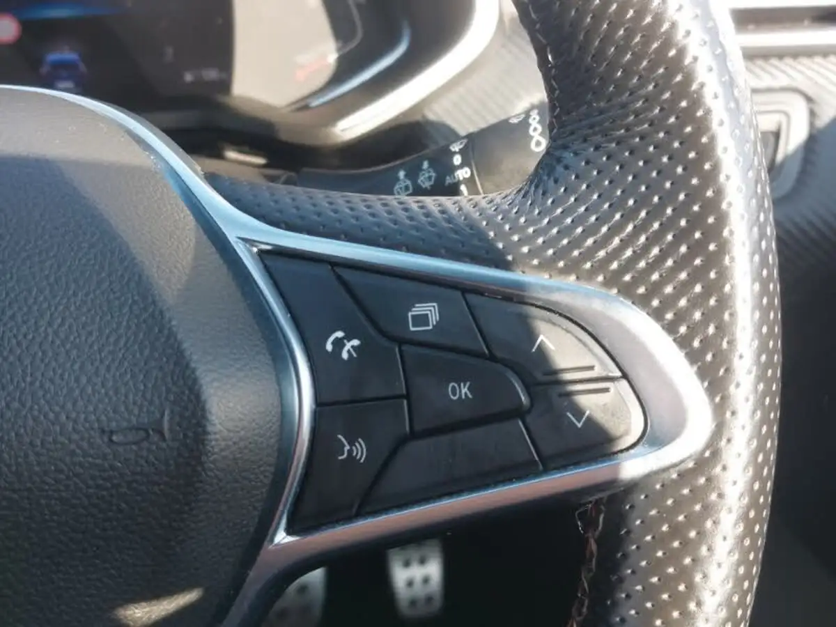 2019-renault-clio-10-tce-rs-line-big-13