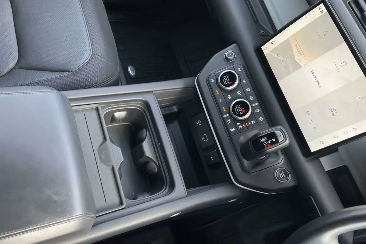 2023-land-rover-110-defender-30-d300-hard-top-x-dynamic-hse-110-big-17