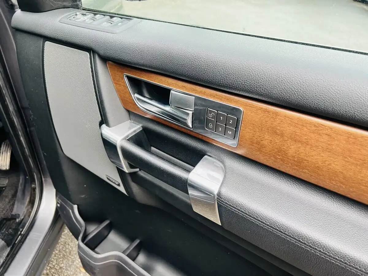 2016-land-rover-discovery-4-30-sd-v6-hse-big-13