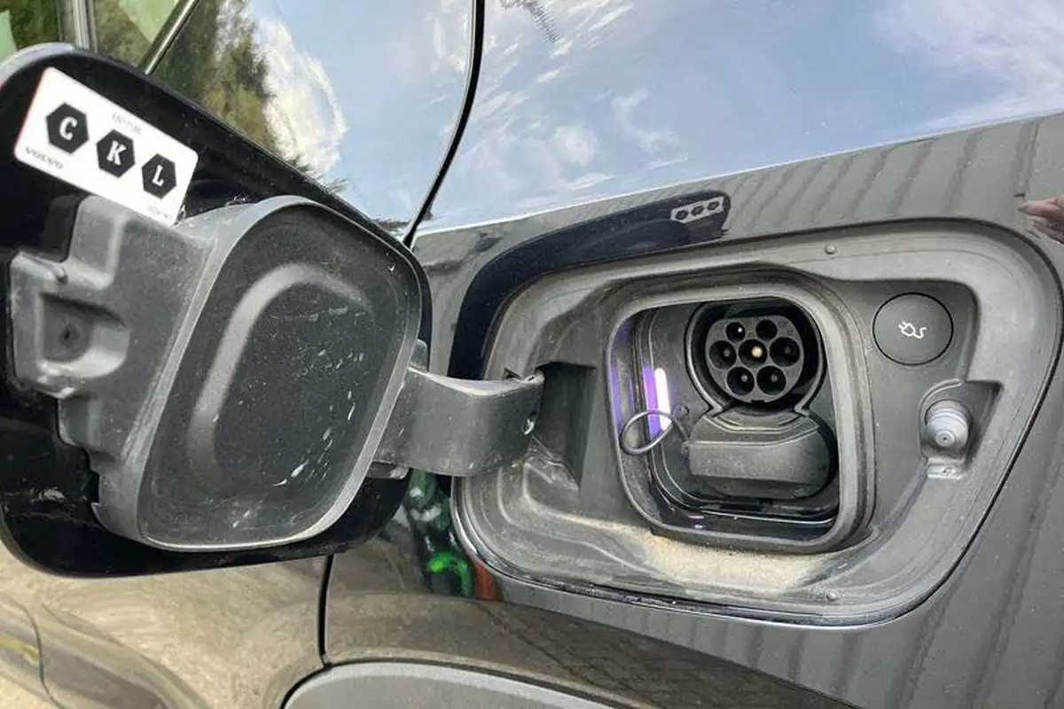 2021-volvo-xc40-e-p8-first-edition-big-24