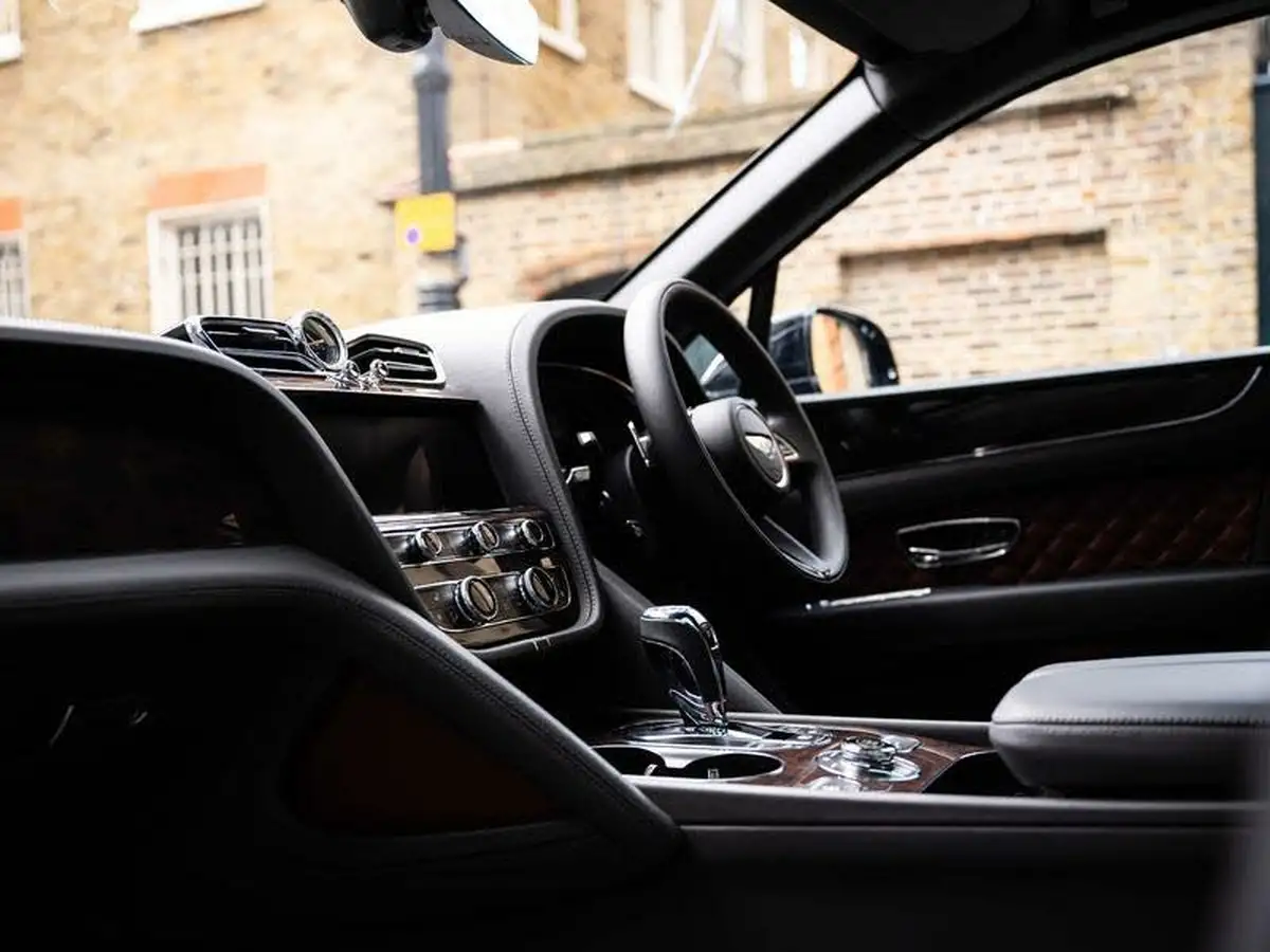 2022-bentley-bentayga-40-v8-big-10